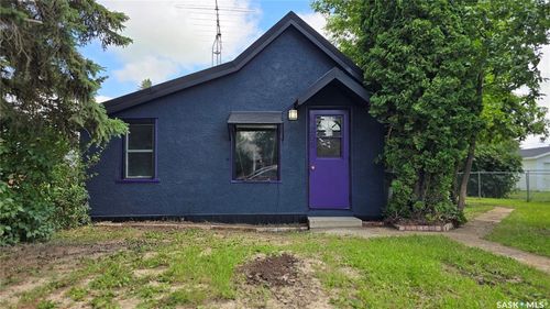 206 Irvine Street, Cut Knife, SK, S0M0N0 | Card Image