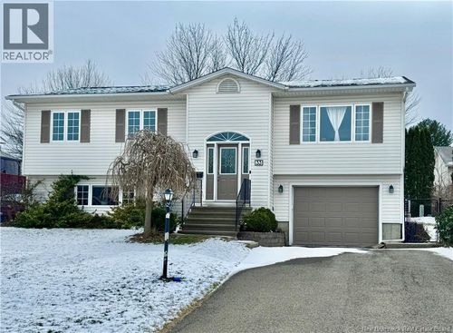 33 Lansdown Ave, Oromocto, NB, E2V4J7 | Card Image