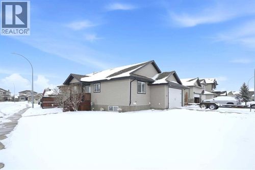 15 Logan Court, Sylvan Lake, AB, T4S2P4 | Card Image