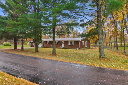 1073 W Queens Way, Nekoosa, WI, 54457-9279 | Card Image