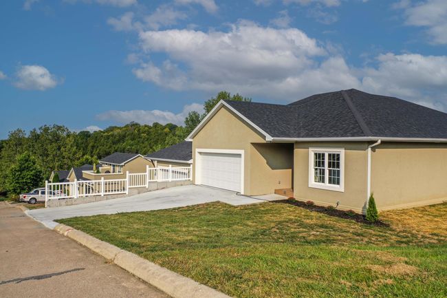 1828 Pinnacle Pt, Condo with 3 bedrooms, 2 bathrooms and null parking in HOLTS SUMMIT MO | Image 36