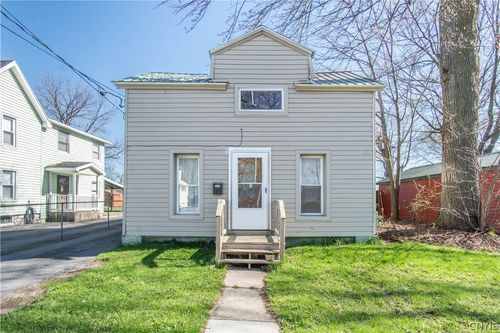 712 Lawrence St, Watertown, NY, 13601-1807 | Card Image