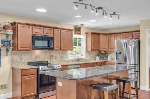 1 Oakleaf Dr, Taylors, SC, 29687-4942 | Card Image