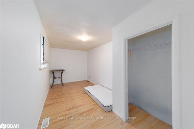 177 Mill St, Home with 2 bedrooms, 1 bathrooms and 2 parking in Angus ON | Image 15