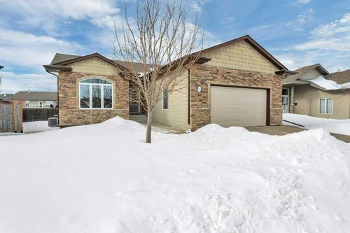 134 Lougheed Close, Red Deer, AB, T4R3L9 | Card Image