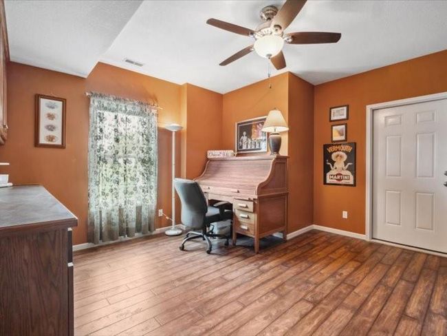 non-conforming 6th bedroom/office | Image 37
