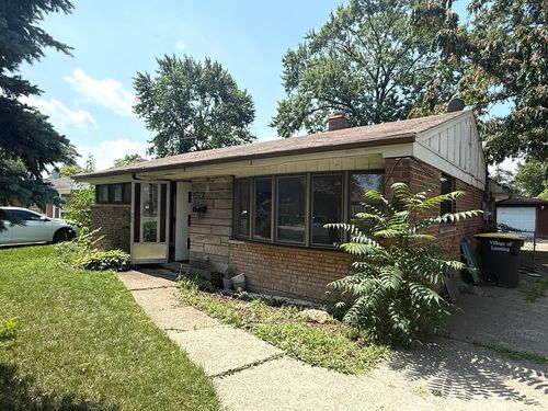17232 Lorenz Ave, Lansing, IL, 60438-1221 | Card Image