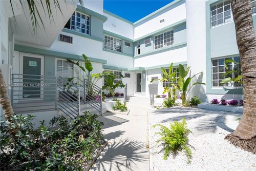 15-2416 Flamingo Dr, Miami Beach, FL, 33140-4618 | Card Image