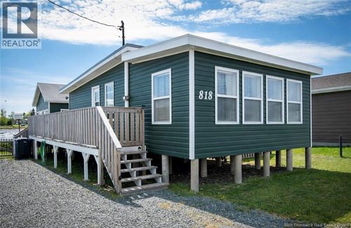 818 John Cormier St, Beresford, NB, E8K1W1 | Card Image