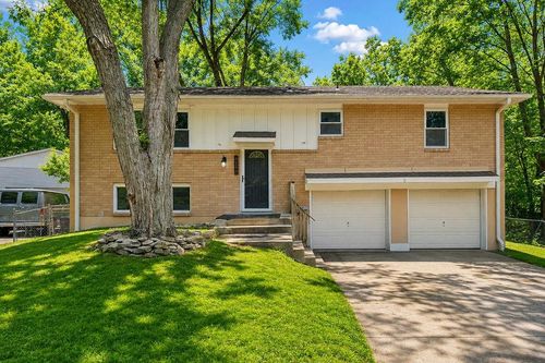6534 Nw Hamer Dr, Kansas City, MO, 64118-6301 | Card Image