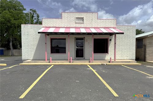 410 E Gonzales Street, Seguin, TX, 78155 | Card Image