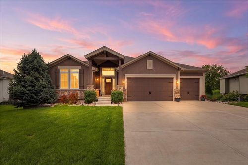 2927 W 155th Ter, Overland Park, KS, 66224-5917 | Card Image