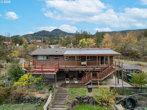 33781 Mount Tom Dr, Harrisburg, OR, 97446-9791 | Card Image