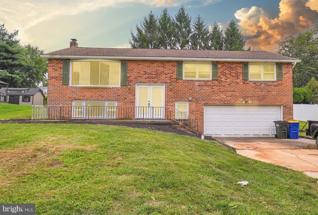 Audlyn Dr, York, PA 17408