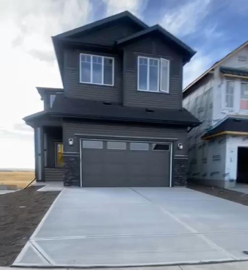 200 Lucas Gdns Nw, Calgary, AB, T3P2B3 | Card Image