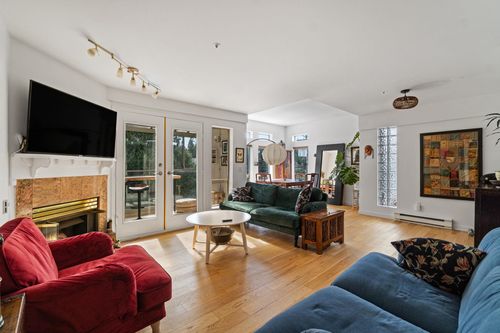 402-4688 W 10th Ave, Vancouver, BC, V6R2J5 | Card Image