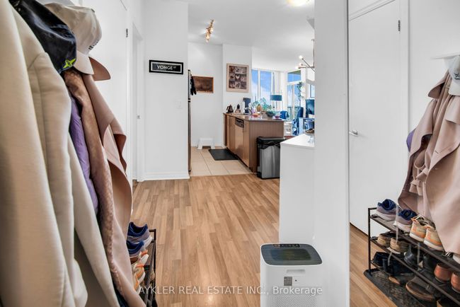 2404 - 12 Yonge St, Condo with 3 bedrooms, 2 bathrooms and 1 parking in Toronto ON | Image 5