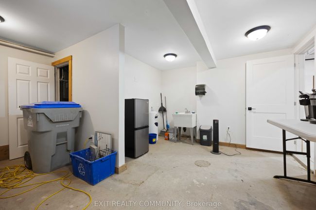 329 Parkhill Dr, Home with 0 bedrooms, 1 bathrooms and null parking in Thedford ON | Image 12