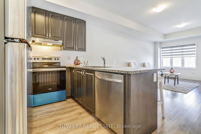 207 Danzatore Path, Condo with 5 bedrooms, 3 bathrooms and 1 parking in Oshawa ON | Image 10