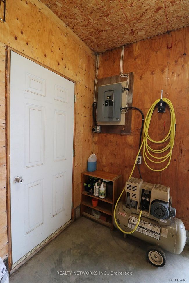 662 Edward Ave, House other with 2 bedrooms, 1 bathrooms and 2 parking in Holtyre ON | Image 33