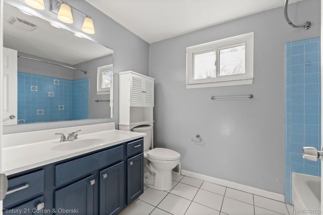 20740 Marter Rd, House other with 4 bedrooms, 3 bathrooms and null parking in Grosse Pointe Woods MI | Image 13