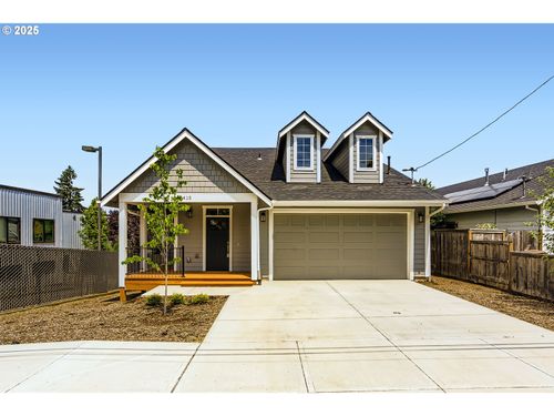 415 Pearl St, Oregon City, OR, 97045-2763 | Card Image