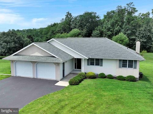 2 Highland Hills Dr, Fleetwood, PA, 19522-8951 | Card Image