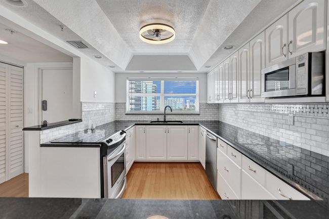 APT-918C - 3300 S Ocean Blvd, Condo with 2 bedrooms, 2 bathrooms and null parking in Highland Beach FL | Image 17