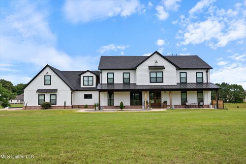 114 Mcgeehee Rd, Senatobia, MS, 38668-1823 | Card Image