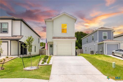 12 Trinity Cir, Lockhart, TX, 78644-3762 | Card Image