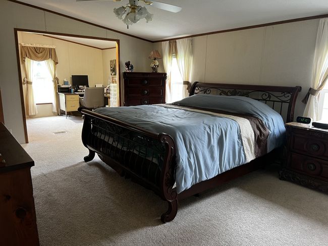 So much space! Look at the sitting room, perfect for time to relax and unwind! | Image 19