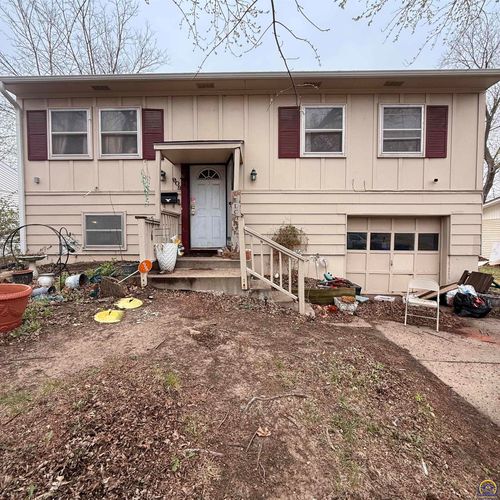 909 Se 35th Ter, Topeka, KS, 66605-2737 | Card Image