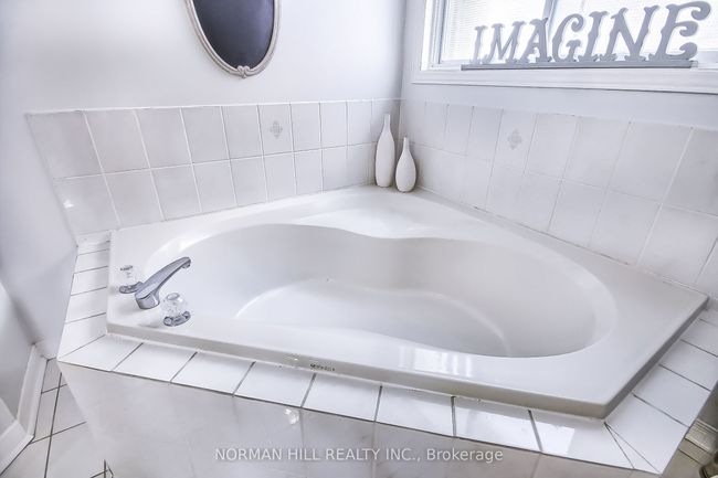 7 Bridlepath St, House attached with 3 bedrooms, 4 bathrooms and 3 parking in Richmond Hill ON | Image 25