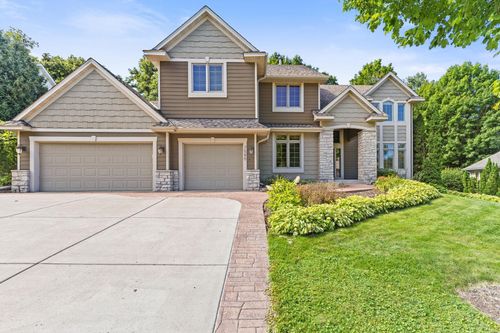 7585 Blackoaks Ln N, Maple Grove, MN, 55311-3724 | Card Image