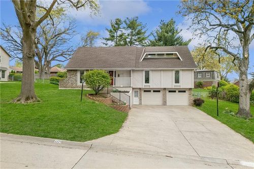 4329 Stonecrest Dr, Saint Joseph, MO, 64506-3138 | Card Image