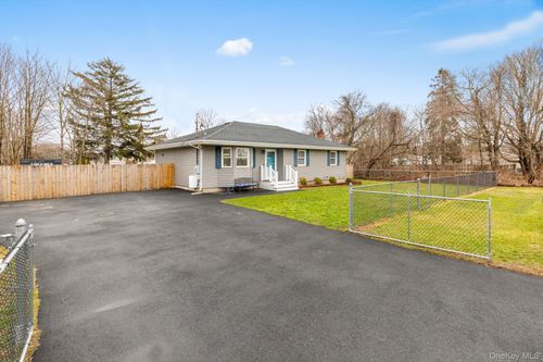 425 Macdonald Ave, Bellport, NY, 11713-1727 | Card Image