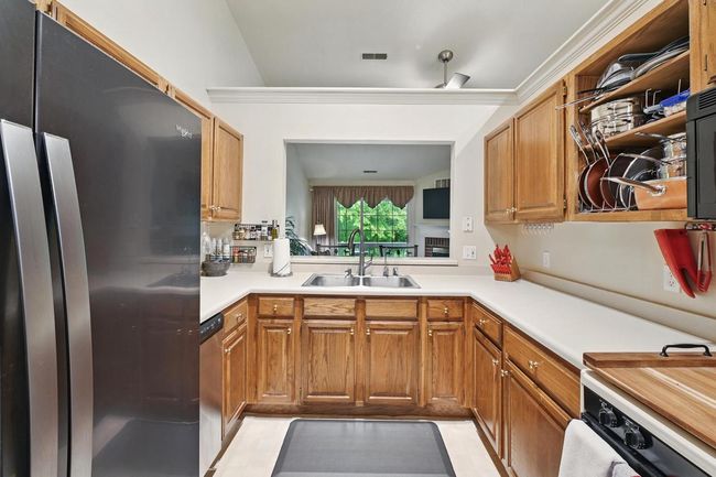 F - 584 Pewaukee Road, Condo with 2 bedrooms, 2 bathrooms and null parking in Pewaukee WI | Image 5
