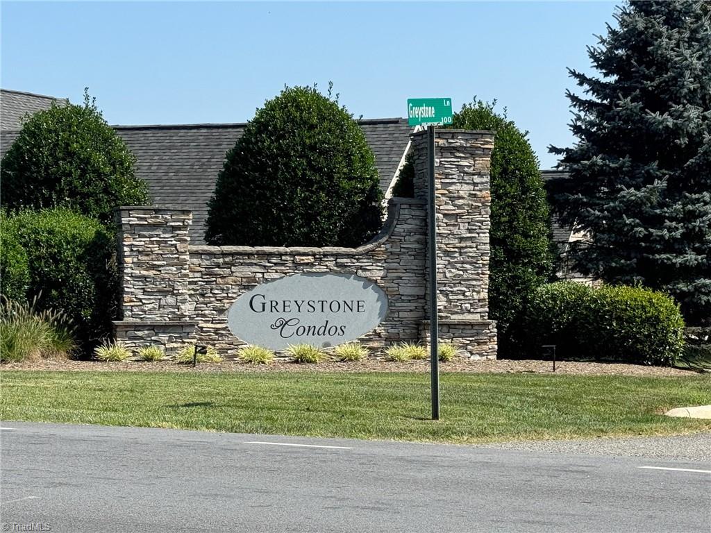 Greystone Ln, Mount Airy, NC 27030