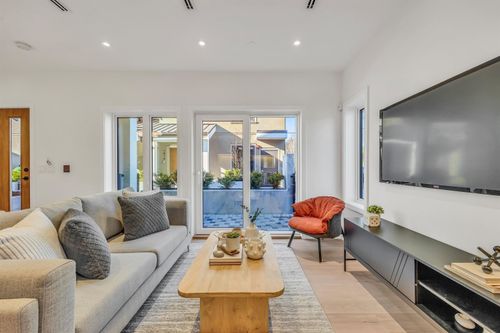 1008 W 52nd Ave, Vancouver, BC, V6P1H5 | Card Image