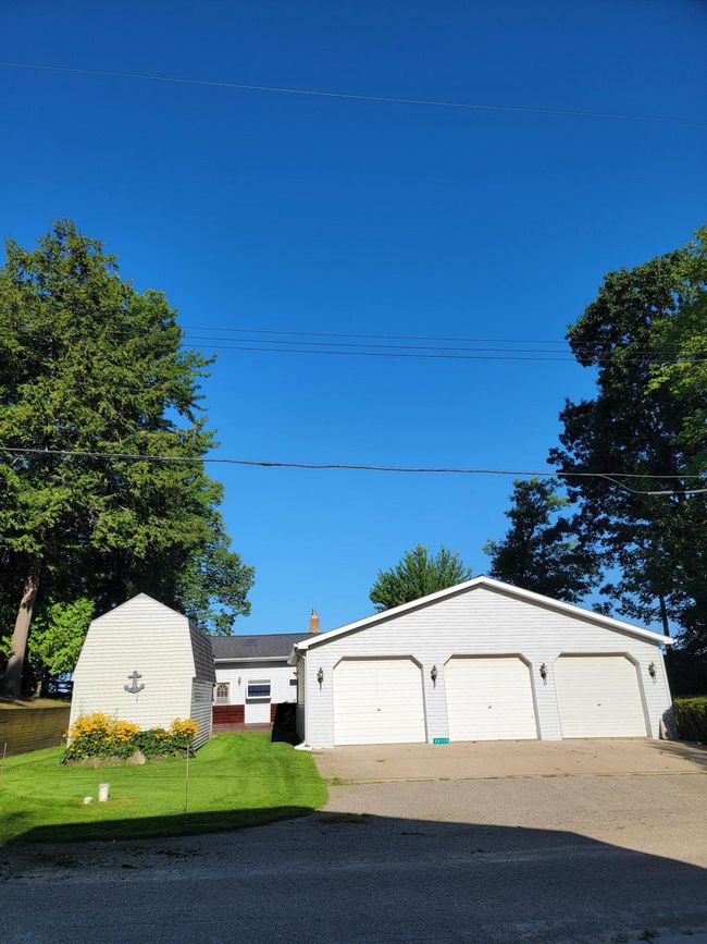 20119 Merritt Ave, House other with 3 bedrooms, 2 bathrooms and null parking in Chippewa Lake MI | Image 8