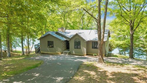 194 Kings Way, Wirtz, VA, 24184 | Card Image