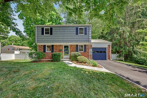 12 Regent Ct, Stamford, CT, 06907-1423 | Card Image