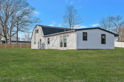 3 Hofstra Ct, Farmingville, NY, 11738-1418 | Card Image