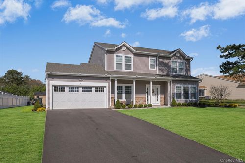 7 Pondview Cir, Shirley, NY, 11967-3630 | Card Image