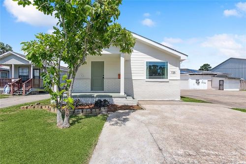 725 Macarthur Ave, Harvey, LA, 70058-2624 | Card Image