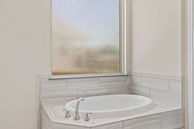 Full bath featuring a garden tub | Image 17