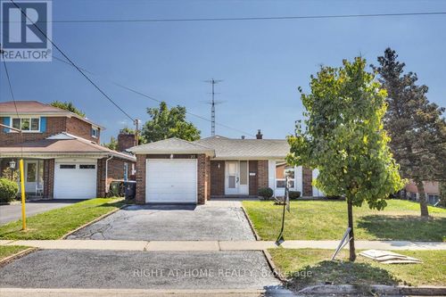 27 Villata Gdns, North York, ON, M3J1J7 | Card Image