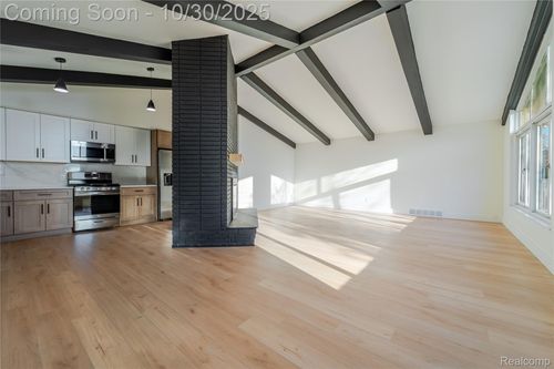 23005 Malvern St, Saint Clair Shores, MI, 48080-2144 | Card Image