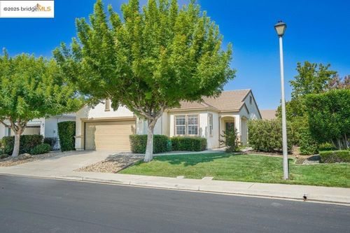 484 Summer Red Way, Brentwood, CA, 94513-6445 | Card Image