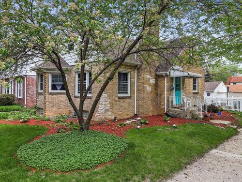 5828 W Hayes Ave, WEST ALLIS, WI, 53219-2160 | Card Image